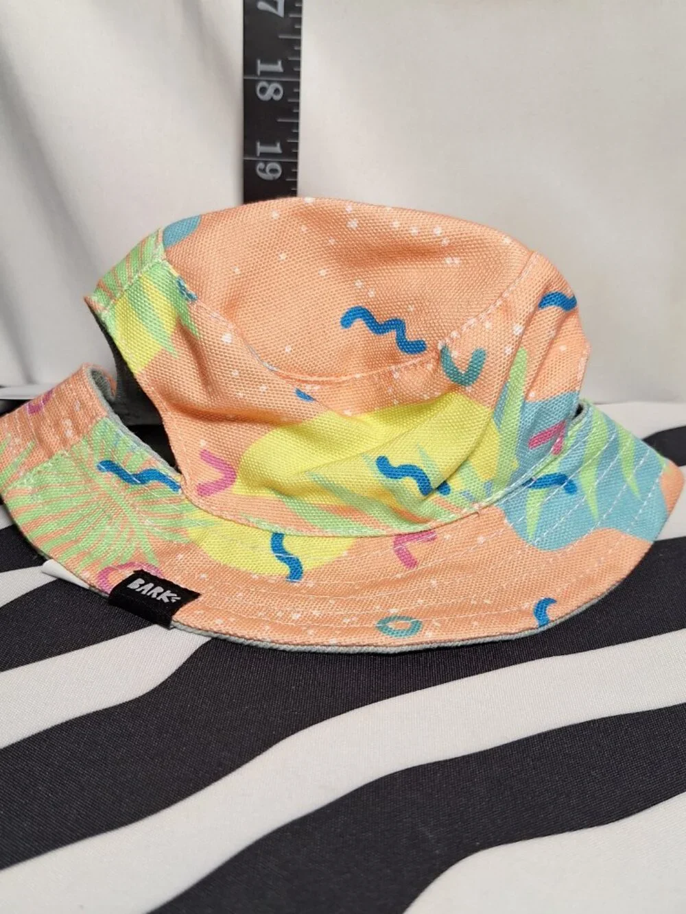 NWT Bark Made in the Shade Reversable Bucket Hat for Dogs M